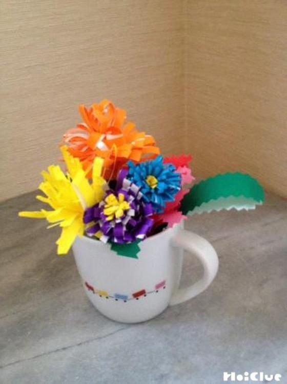 保育園の手作り製作 母の日プレゼントに花束の手形アート