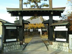 素朴なお寺は地域のよりどころ。「仏教のはてな」に答えてくれる探求者- 本休寺住職 岩田親靜さん 千葉県千葉市– まいてら