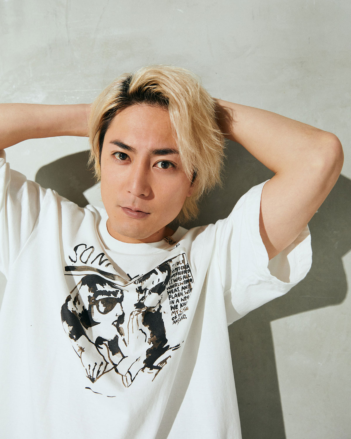 間宮祥太朗、子役を抱きかかえおちゃめな表情！ほっこり親子ショットは最高の癒し歌詞検索サイト UtaTen ふりがな付