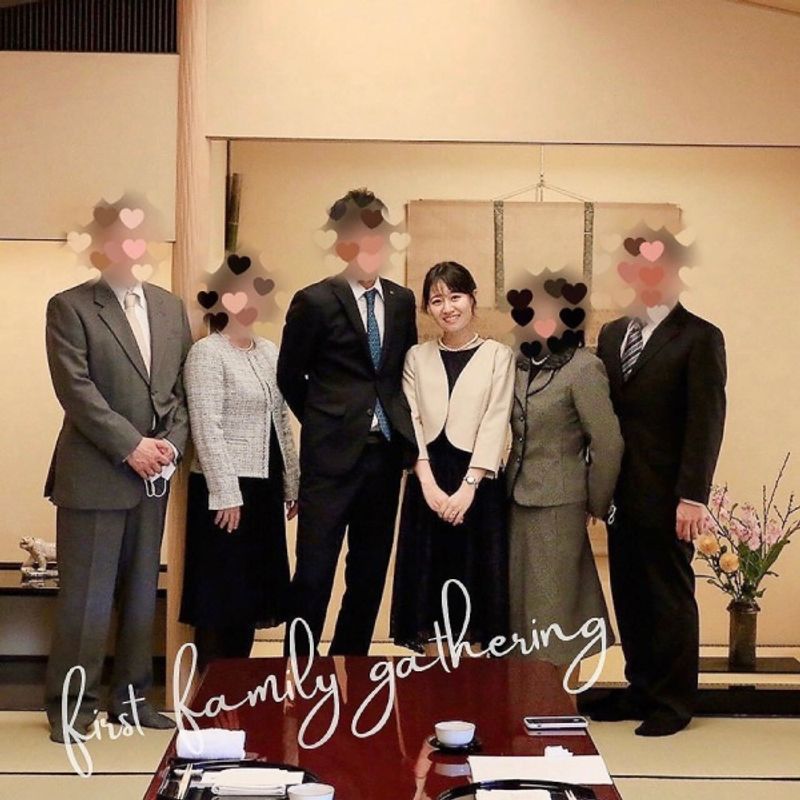 両家顔合わせ食事会の服装 カジュアルはどこまでOK?両親や兄弟の服装選びも解説 – 結婚式準備サイトCORDY コーディ