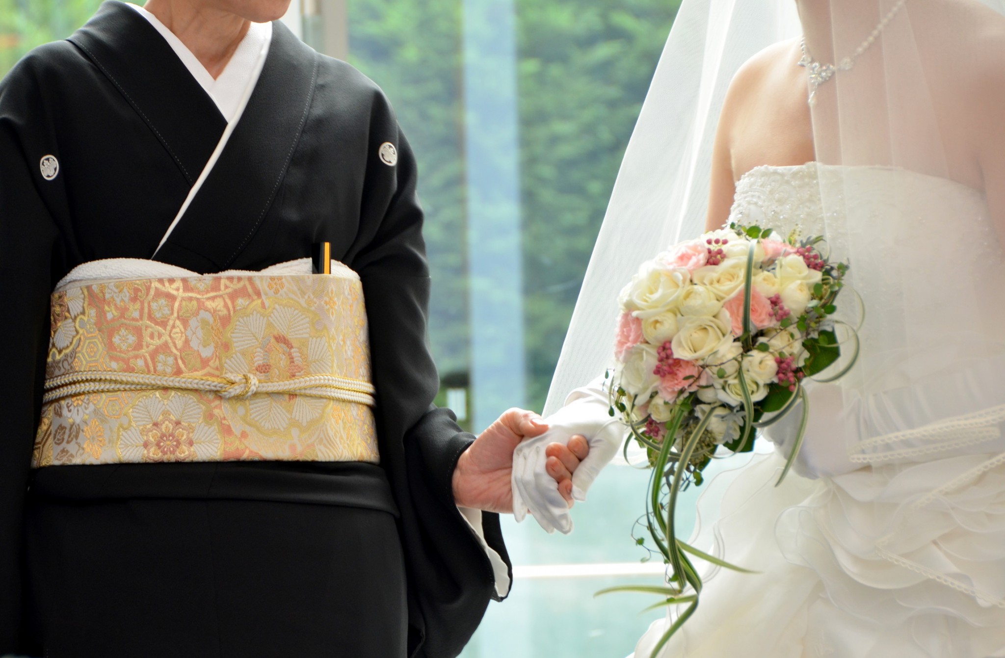 ヘアメイクからアンダーウェアまで、ドレスを美しく着こなすためのHappy Weddingバトン！新郎新婦の母親ドレス マザードレスレンタル