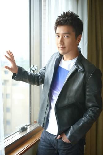 マークチャオの父親は有名俳優＆母親は美人女優！家族エピソードは？ 顔画像 華流芸能HEADLINE