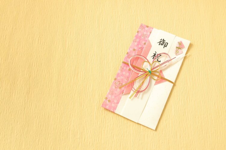 孫の初節句、どんなお祝いをするのがベスト？祖父母の皆さまに伝えたい、おすすめのお祝い方法や注意点。 -公式サイト鈴甲子雄山・平安道斎・人形工房壹三の五月人形鎧兜