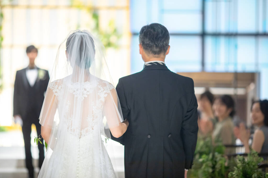 結婚式にふさわしい母親向け洋装の選び方！マナーやおすすめドレスのコーディネートをご紹介結婚式・パーティードレスレンタルなら ドレスティーク