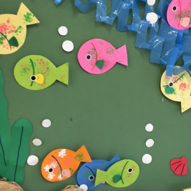 みんなの夏の壁面〜子どもたちの作品を生かした壁面アイデアを覗いてみよう！〜保育と遊びのプラットフォーム ほいくる