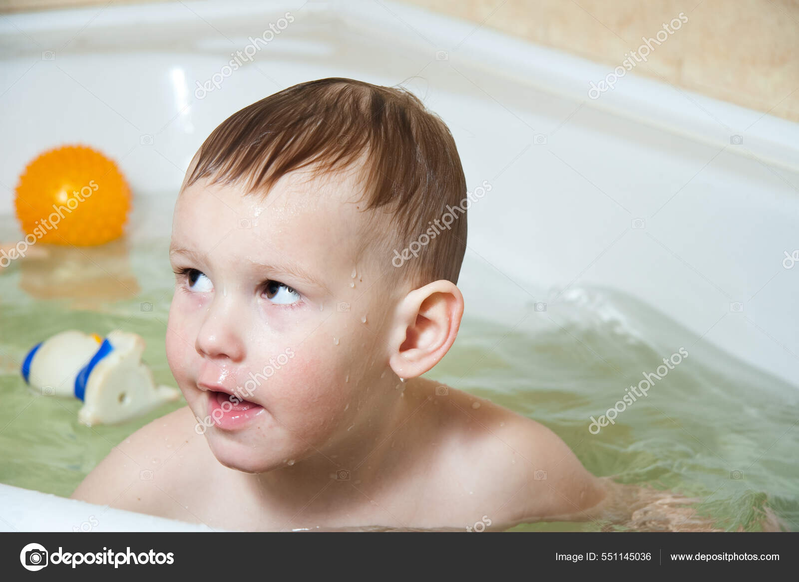 女の子 子供 お風呂の写真素材81716862- PIXTA