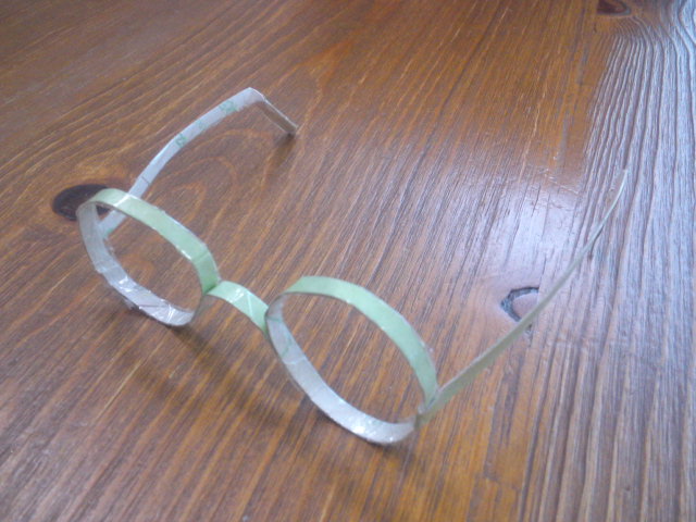 セロハンでカラフルな覗いて楽しいとんぼのめがね - みたろうさんち