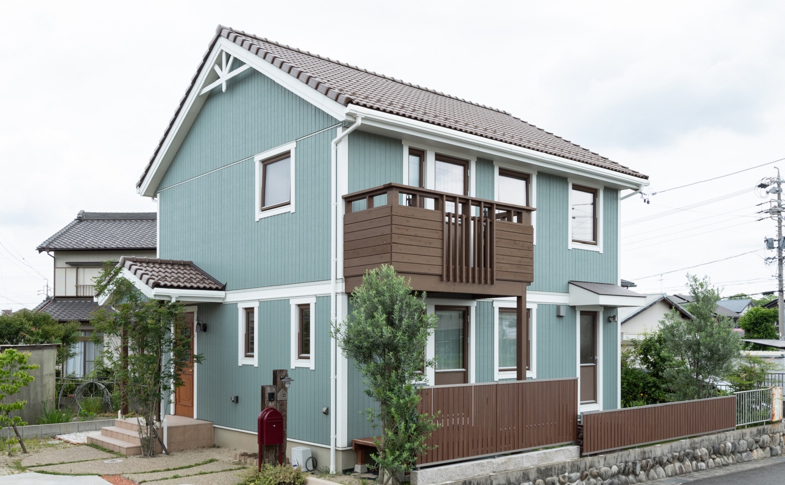 すまいのプチ知識 スウェーデンの伝統的な家といえば”赤い壁の家”!! でも なんで?? と 伝統的なスウェーデンの家はアソコが白い!?ジューテックホームブログ