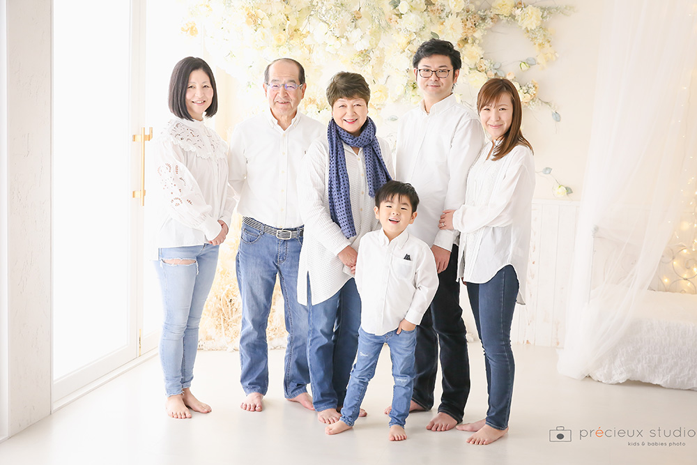 おしゃれな家族写真におすすめの服装&飾り方こども写真館プレシュスタジオ 七五三やお誕生日に