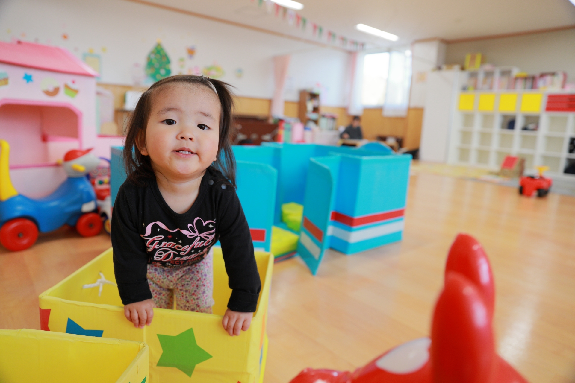 保育で使える段ボール遊びアイデア9選。ねらいと導入方法を解説保育士・幼稚園教諭のための情報メディア ほいくis ほいくいず