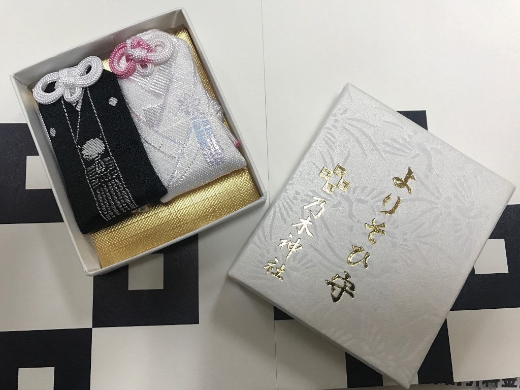 乃木神社のつれそひ守りを両親に渡すときの飾り方marry マリー