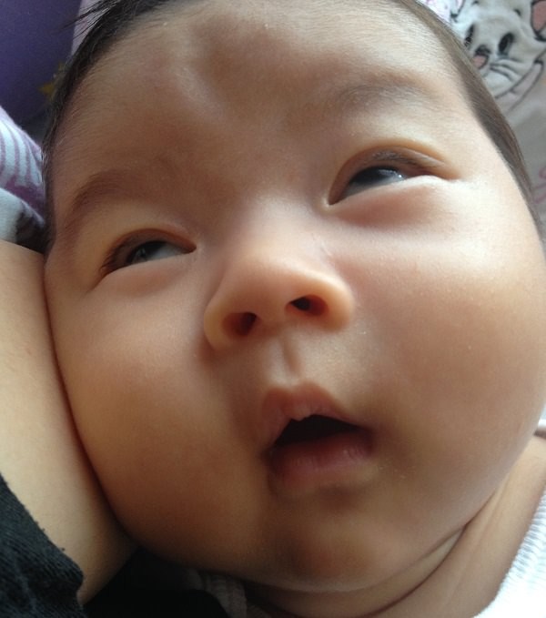 赤ちゃんの面白い顔 ごいすー！ ぜひあなたも、シェアやコメントしてね