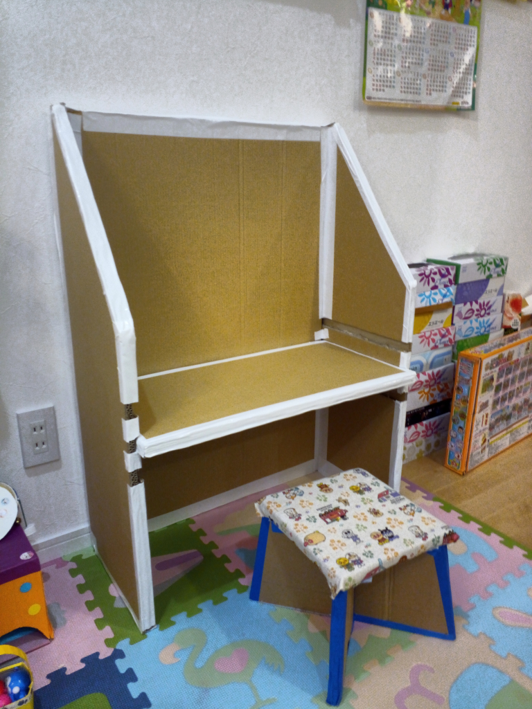 段ボールでDIY 収納付き手作りベビーゲート 節約して簡単に作れちゃう♪