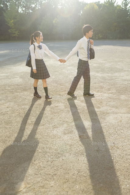 高校生カップルの登下校の写真素材62039677- PIXTA