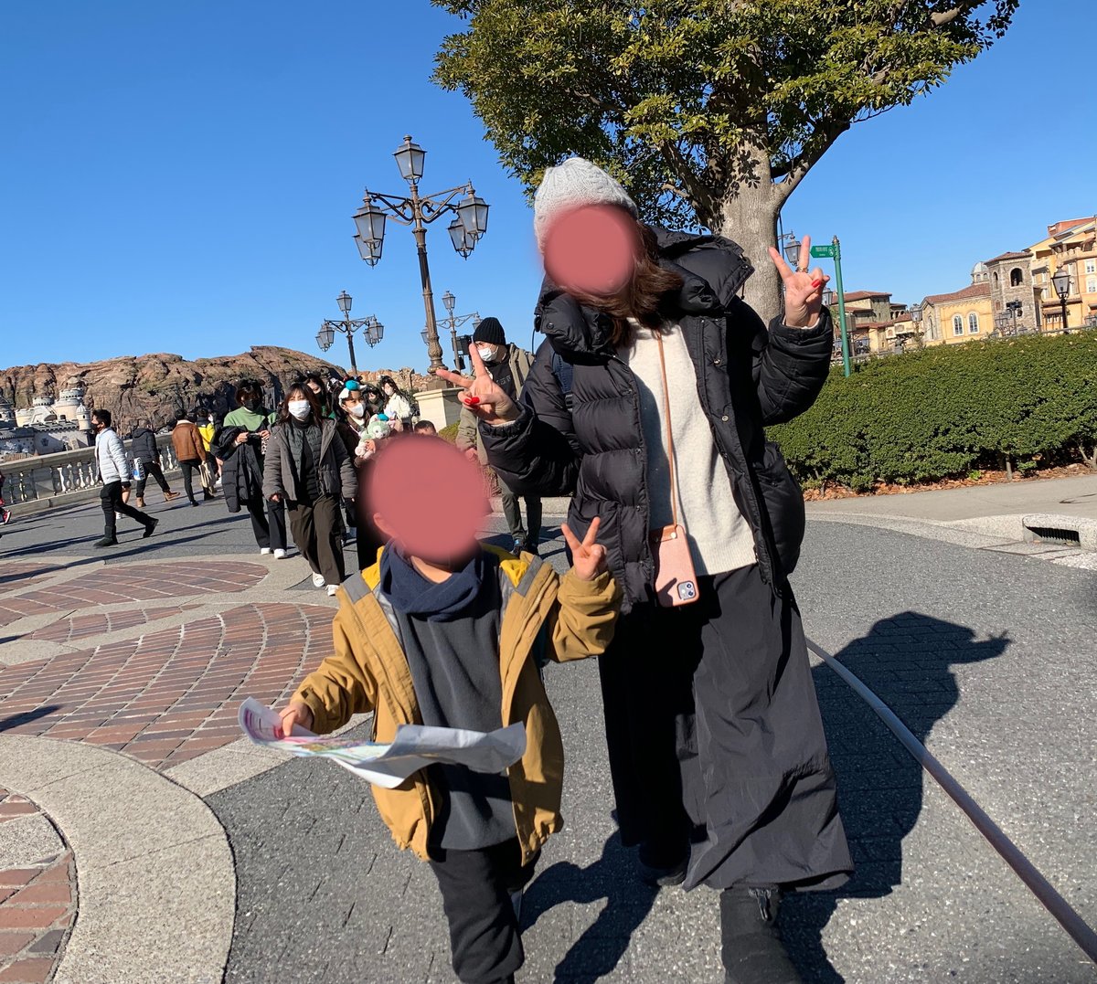 𝘧𝘢𝘮𝘪𝘭𝘺 𝘱𝘩𝘰𝘵𝘰 🐧 * *disneydisneyland子連れディズニー ディズニーランドディズニー コーデミキミニコーデミキミニぺんぺん 子供とお出かけ むすこーで海外子供服kidsfashionベビー服男の子 子ども服 薄毛ベビー子供のいる暮らし一歳