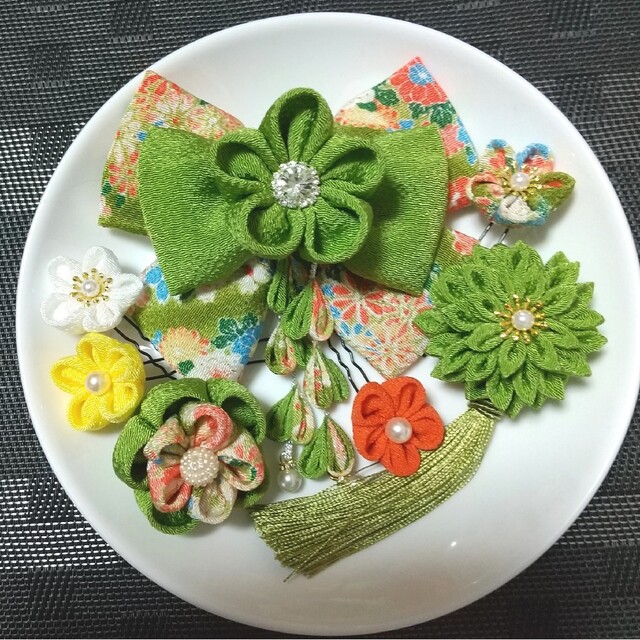 七五三 つまみ細工の髪飾り2点セット 赤七五三 髪飾り 3点セット 7歳 つまみ細工 髪飾り 勝山セット 赤系カラフル、つまみ八重花- 七五三着物 お宮参り 産着 子供浴衣 洗える着物 を格安販売 京都室町st祝7歳女の子七五三 勝山髪飾り3点セット つまみ細工