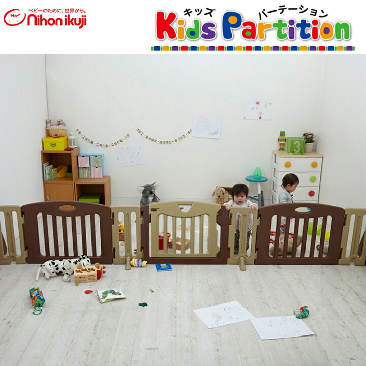 乳児室の間仕切り柵 ベビーフェンス乳児の保育スペース・食事スペース・保護者スペースを仕切る柵です。柵と柵または壁とは布製の連結具で連結できます。柵は動かすことができ、保育状況に応じてレイアウトを変更します。ベビーフェンス間仕切り ＃保育室コロナ対策