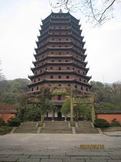 古い写真を見ている2人の年配の熟女の友人の家を訪ねる デジタルアルバムとタブレット端末 自宅のリビングルームのソファで 古い友人一緒に充実した時間を過ごすの写真 – Unsplashのテクノロジーの画像