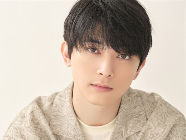 画像・写真 吉沢亮「男と女の境界を超えた」衝撃の奇抜メイク姿に「目元、殴られた？」「さすがに面白い」ツッコミ殺到週刊女性PRIME