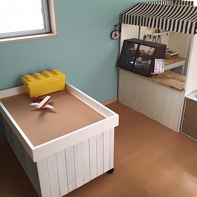 レゴのプレイテーブルを家によくある道具で簡単DIYしてみました。こそだての芽