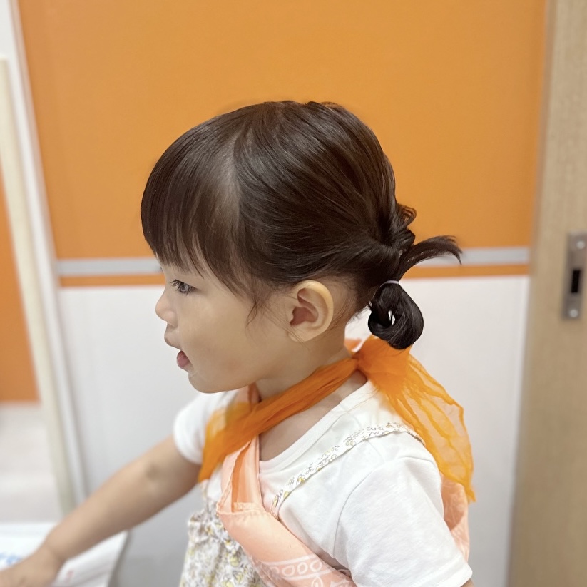 本日のヘアアレンジ👧🏻子供ヘアアレンジ キッズヘアアレンジ女の子ヘアアレンジ簡単ヘアアレンジ ヘアアレンジhairarrange三つ編み 三つ編みアレンジkidshairkidshairstylesくるりんぱくせ毛前髪伸ばし中こどものいる暮らし子育て 子育てママと