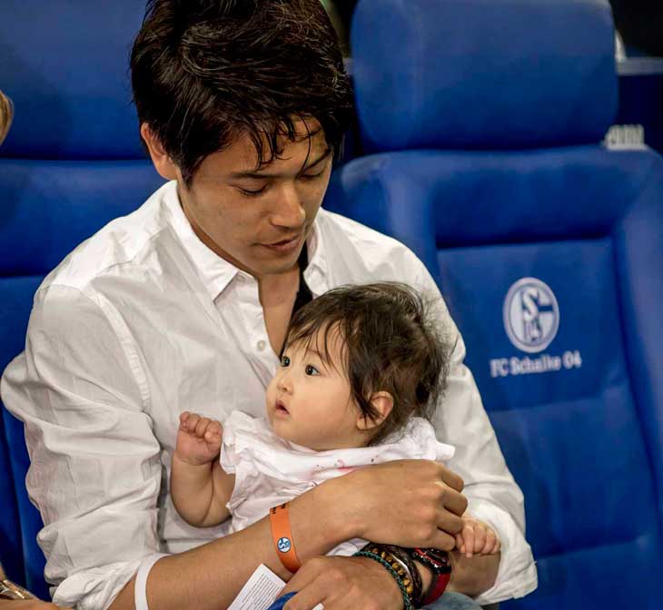 かなりのフケ顔で 」吉田麻也、子供とのツーショットがまさかの ！「ブラボー」「ハマりすぎ」“加工”が話題 - スポーツ報知