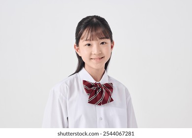 中学生の女の子、初レイヤーカット✂︎, イメージチェンジ👍,流れるレイヤースタイル , レイヤースタイルで上品なスタイルに💄,保存してカウンセリングにお使いください, ., ヘアスタイルのポイントは, ., 小顔にみせる顔周りです❣️, .,僕にお任せ頂ければ必ず小顔可愛くします🥺, stylist : ⠀@takaya_style_gram,渋谷美容師韓国ヘア韓国ヘアスタイル