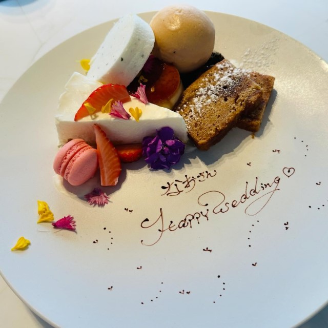 結婚記念日のケーキ、プレートにはどんなメッセージを書く?英語・日本語それぞれの文例をご紹介!結婚ラジオ結婚スタイルマガジン