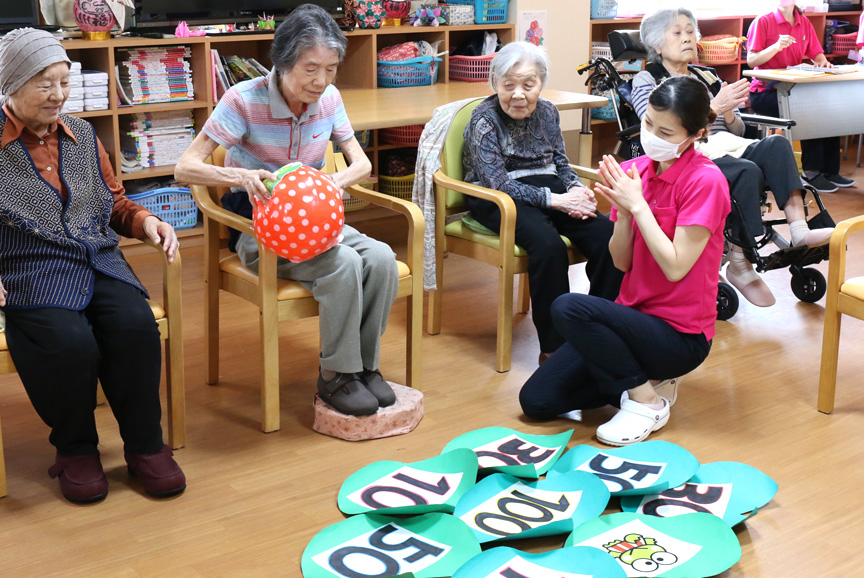 介護施設 老人ホームのイベントおすすめ出し物6選！介護のコミミ
