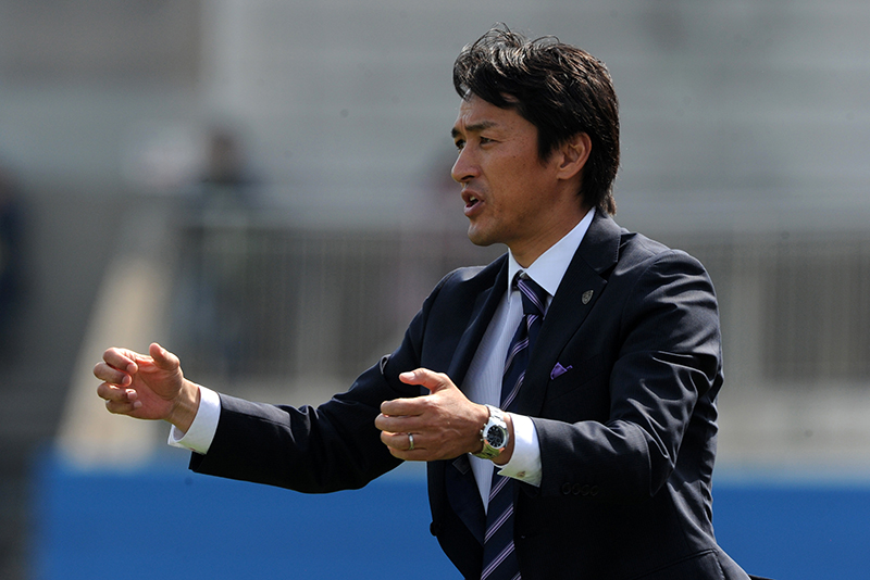 山口素弘氏がSKYコーチに復帰！この度、元日本代表であり、昨シーズンまで横浜FCの監督を務めておりました山口素弘氏 S級ライセンス保有 がSKYのコーチに加わったことをお知らせ致します。山口コーチは、以前にもSKYのコーチを務めており、今回は復帰という形になり