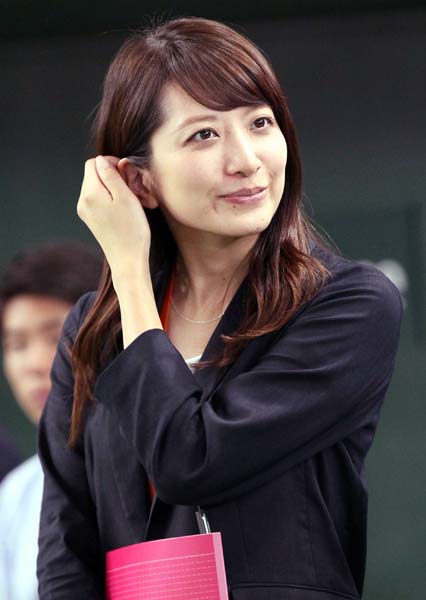 笹崎里菜の家族構成！母親はどんな人？ホステス時代があった？コロッセオニュース