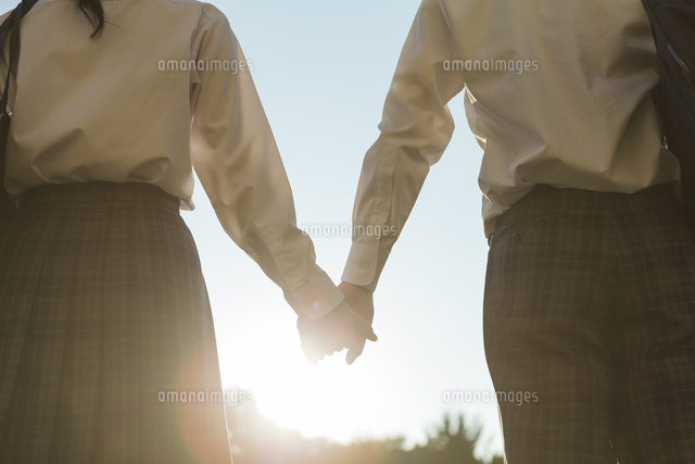 136,797 手をつなぐ カップル Stock Photos, High-Res Pictures, and Images - GettyImagesデート