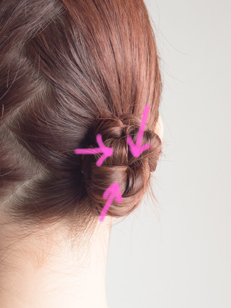 二つ結びをした赤ちゃんの後ろ姿の写真・画像素材-Snapmart スナップマート