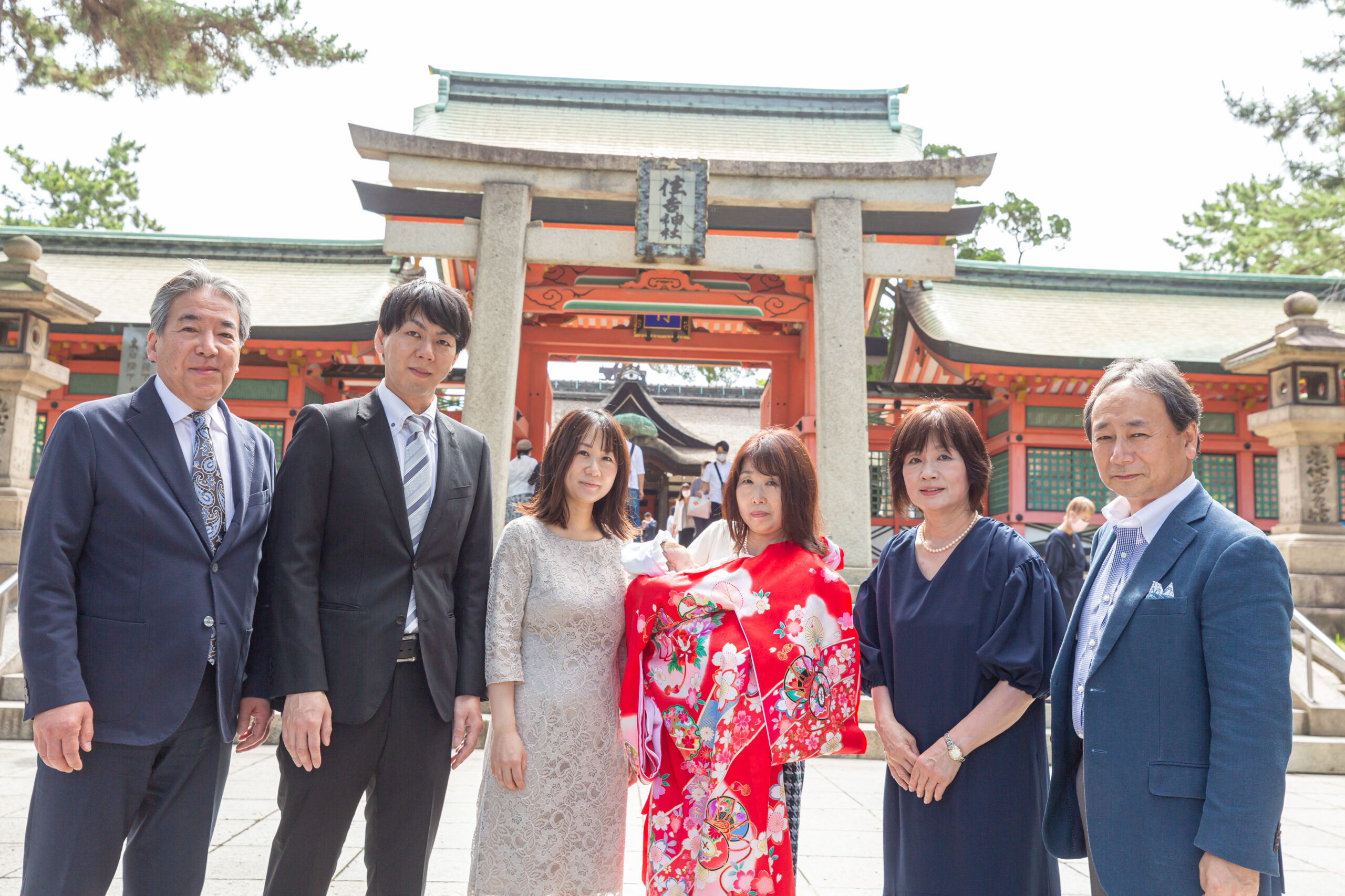 祖父母はお宮参りで何を着ればよい？服装選びのポイントとマナーお宮参りレンタル衣装は晴れ着の丸昌