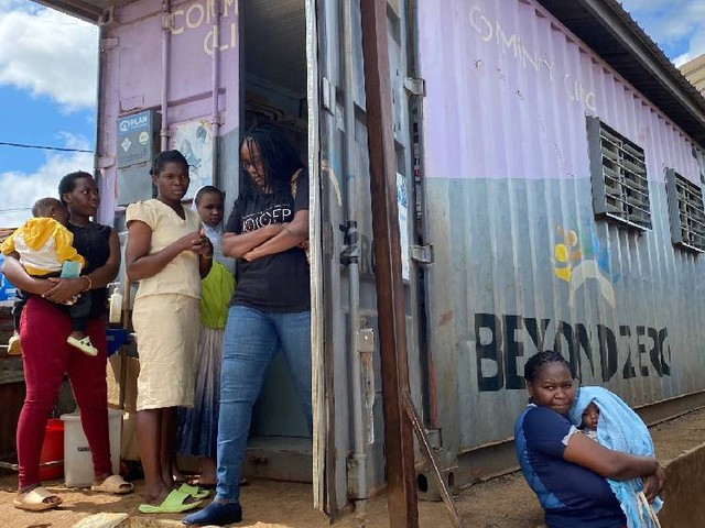 ケニアの日本人女性矢倉かつお 参議院議員 埼玉県選挙区 公明党 矢倉克夫