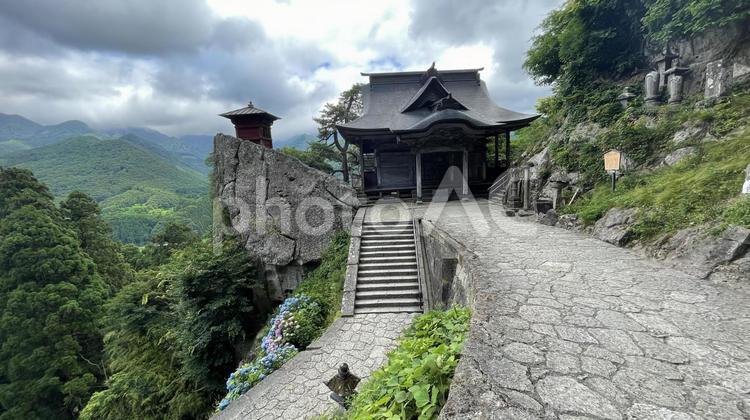 立石寺 山寺納経堂と開山堂 写真素材5701542- フォトライブラリ