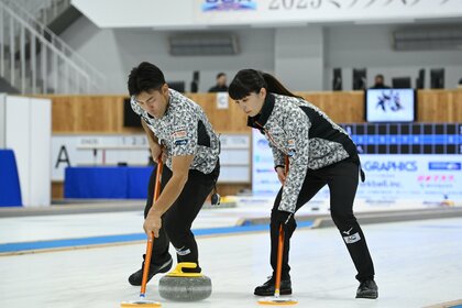 写真： カーリング 日本代表・松村千秋＆谷田康真組 銀メダル以上確定「涙が出るくらいうれしかった」東スポWEB