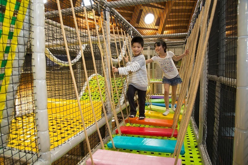 遊び心満載のおしゃれなおうちアスレチック