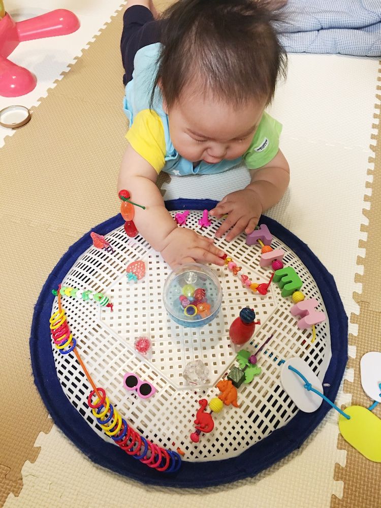 オール１００均で簡単モンテッソーリ！ ０歳赤ちゃんの手作りおもちゃ８選ずぼらどんとこい！ 理系に強い子に育てる